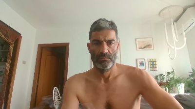 hotreds — вебкам-модель онлайн на cam4