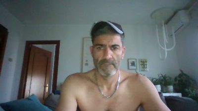 hotreds — вебкам-модель онлайн на cam4