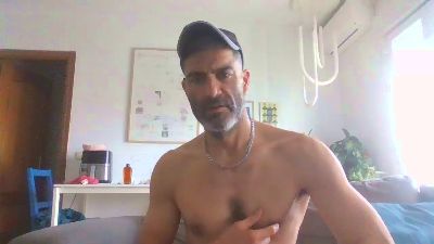 hotreds — вебкам-модель онлайн на cam4