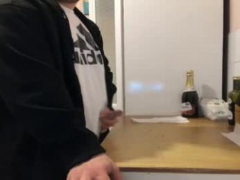 doriancretu95 — вебкам-модель онлайн на chaturbate