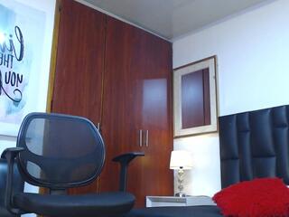 Harley Moore — вебкам-модель онлайн на flirt4free