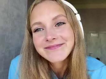 neelyschwartzenbur — вебкам-модель онлайн на chaturbate