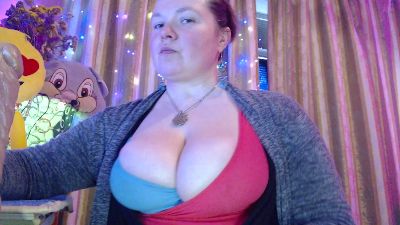 laraluxe — Cam4 stream photo (Apr 2026)