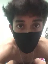 karan72819 — вебкам-модель онлайн на stripchat