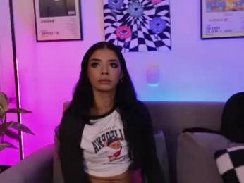 violettgrey_ — вебкам-модель онлайн на chaturbate