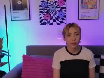 violettgrey_ — вебкам-модель онлайн на chaturbate