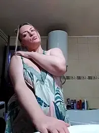 Hotmilfymom2 — Stripchat stream photo (May 2025)