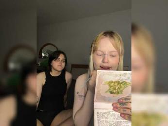 AliceAndMia — вебкам-модель онлайн на bongacams
