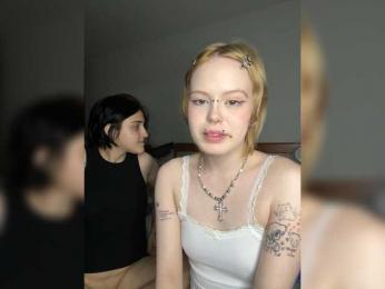 AliceAndMia — вебкам-модель онлайн на bongacams