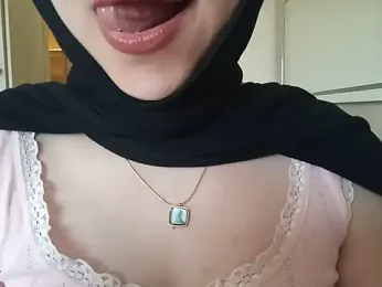 gizzz34 — вебкам-модель онлайн на stripchat