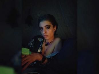 UntouchableSquirtWitch — вебкам-модель онлайн на bongacams
