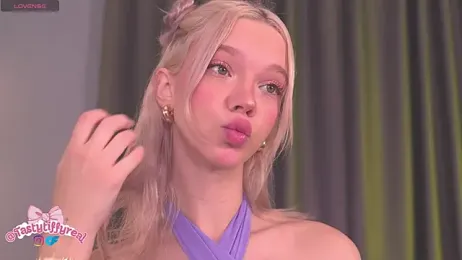 TastyTiffy — вебкам-модель онлайн на stripchat