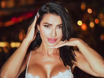 BiankaLeoness — вебкам-модель онлайн на livejasmin
