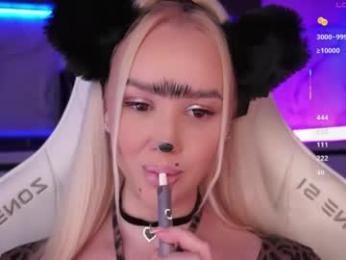 blond_diamond — вебкам-модель онлайн на chaturbate