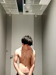 Babydemilk — вебкам-модель онлайн на stripchat