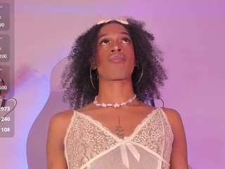 mia-royal — вебкам-модель онлайн на camsoda