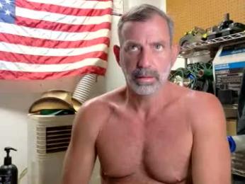 badnightwolf — вебкам-модель онлайн на chaturbate