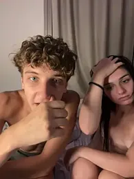AdelinaAlia — вебкам-модель онлайн на stripchat