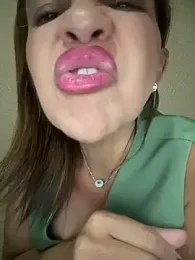 intact_w — вебкам-модель онлайн на stripchat