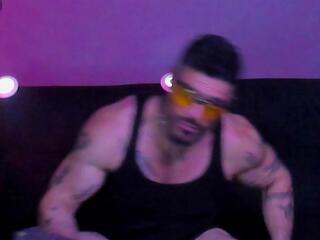 Dennis Cox — вебкам-модель онлайн на flirt4free