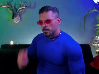 Dennis Cox — вебкам-модель онлайн на flirt4free