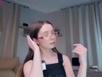 glowhub_ — вебкам-модель онлайн на chaturbate