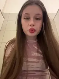 KnockKnock- — Stripchat stream photo (Apr 2026)