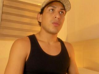 Izan Saenz — Flirt4free stream photo (Apr 2026)