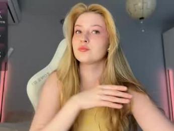 kittyloffe — вебкам-модель онлайн на chaturbate