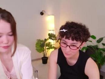 pinktwinss — Chaturbate stream photo (Apr 2026)