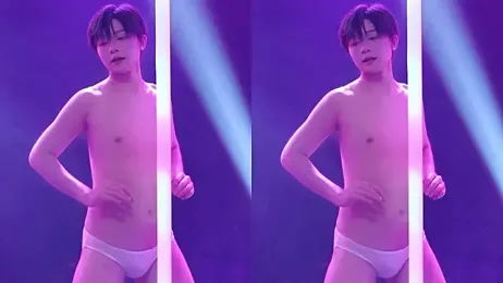 AOA-Four — вебкам-модель онлайн на stripchat