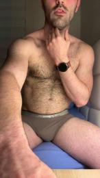 WhiteAndHairy — вебкам-модель онлайн на cam4