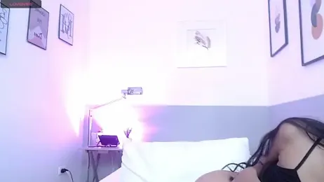 littlee_emilyy_ — вебкам-модель онлайн на stripchat
