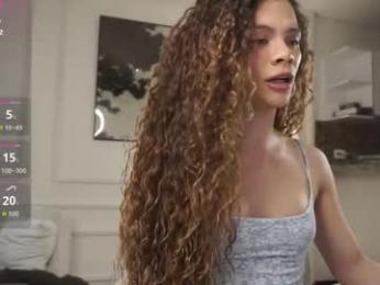 naomigomezz — вебкам-модель онлайн на chaturbate