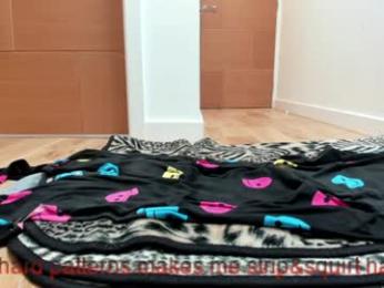 my_moon_light — вебкам-модель онлайн на chaturbate