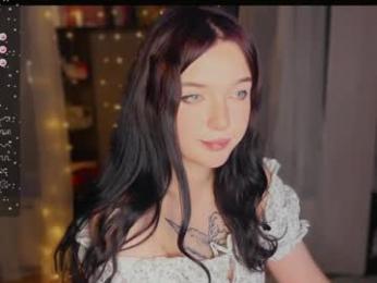 lola_sunnie — вебкам-модель онлайн на chaturbate