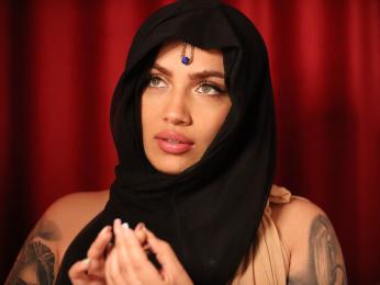 LuciaLyone — вебкам-модель онлайн на livejasmin