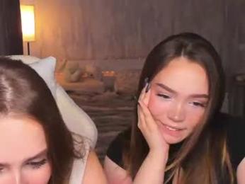 top_twins — вебкам-модель онлайн на chaturbate