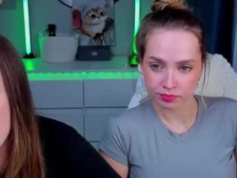 top_twins — вебкам-модель онлайн на chaturbate