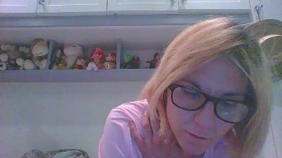 piccolaqueen — Cam4 stream photo (Mar 2026)