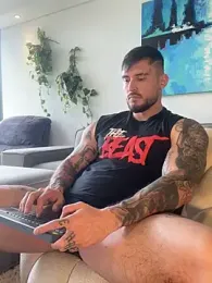 DimitriSullivan_ — вебкам-модель онлайн на stripchat