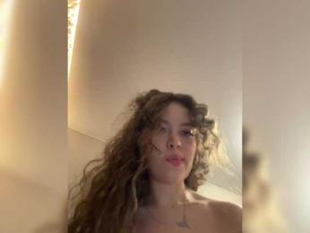 YourLadyyy — вебкам-модель онлайн на bongacams