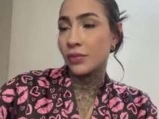 iamanna — вебкам-модель онлайн на camsoda