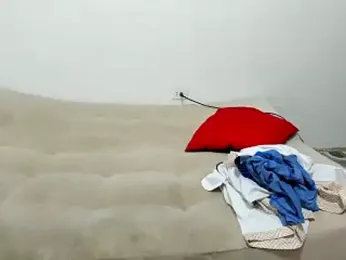 horrny_18_victoria — Stripchat stream photo (Oct 2025)