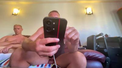 Bireel8225 — вебкам-модель онлайн на cam4