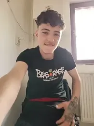 denysio89 — вебкам-модель онлайн на stripchat