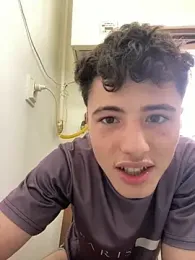 denysio89 — вебкам-модель онлайн на stripchat