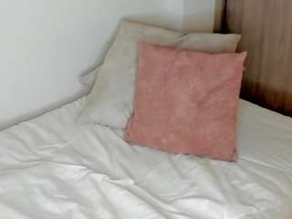 julycorreax — Camsoda stream photo (Jun 2026)