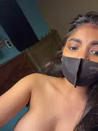 Riya_35_sexy — вебкам-модель онлайн на stripchat
