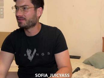SofiaJuicyAss — вебкам-модель онлайн на bongacams